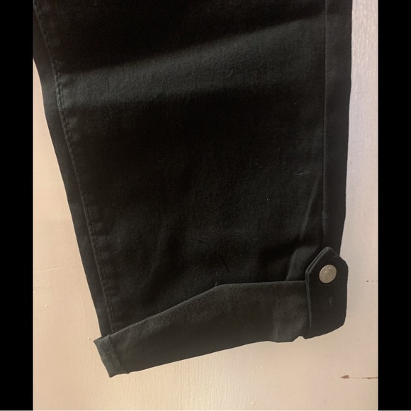 🌟 Stretch Denim Rolled Capri-Black - Picture 3 of 4